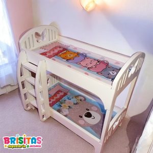 Cama doble para muñecas pequeñas